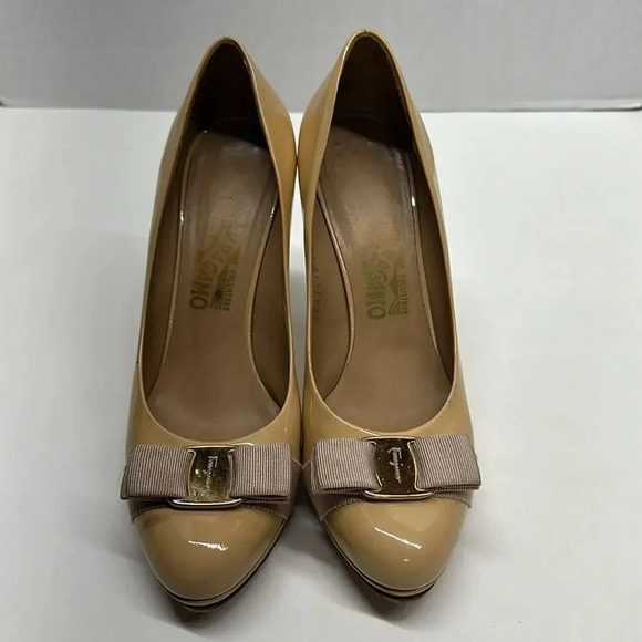 Ferragamo Vara Bow Heels Pumps Shoes Patent High Heel 4.5" Tan Nude Size 8.5 B - Picture 3 of 15
